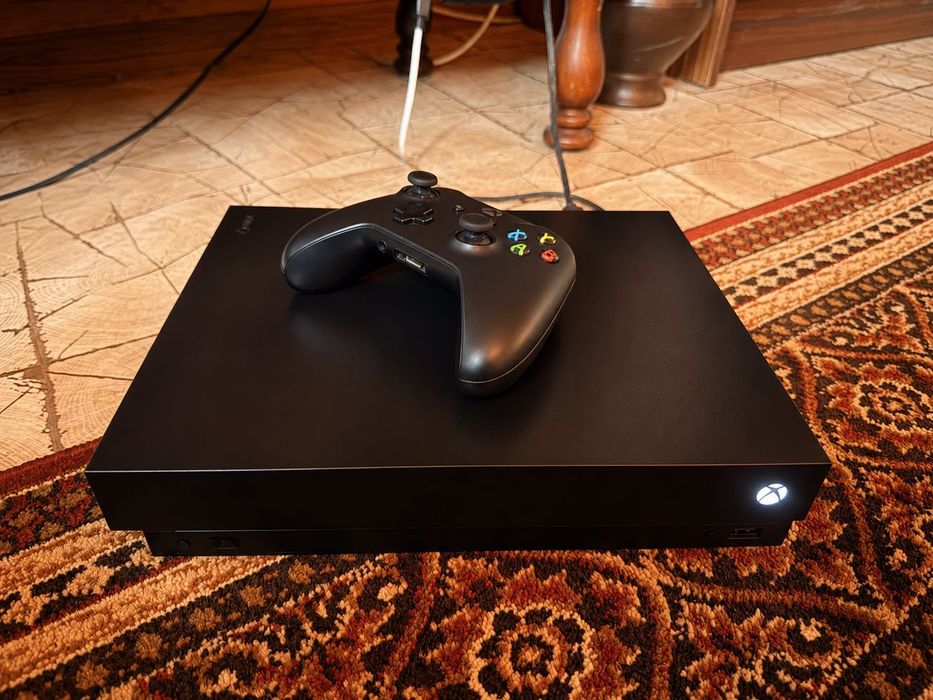 Xbox One X 1TB 4K + Pad + Zasilacz + Gry