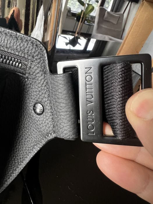 Louis Vuitton Czarna torba Aerogram LV Takeoff Sling Bag