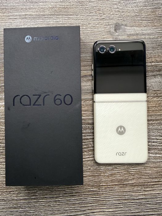 Motorola razr 60 8/256гб