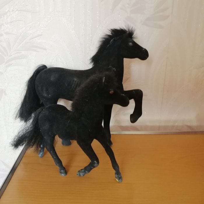Игрушки лошадки разные