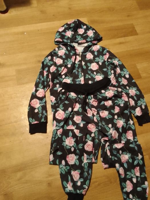 Dres dziewczęcy rozsowany