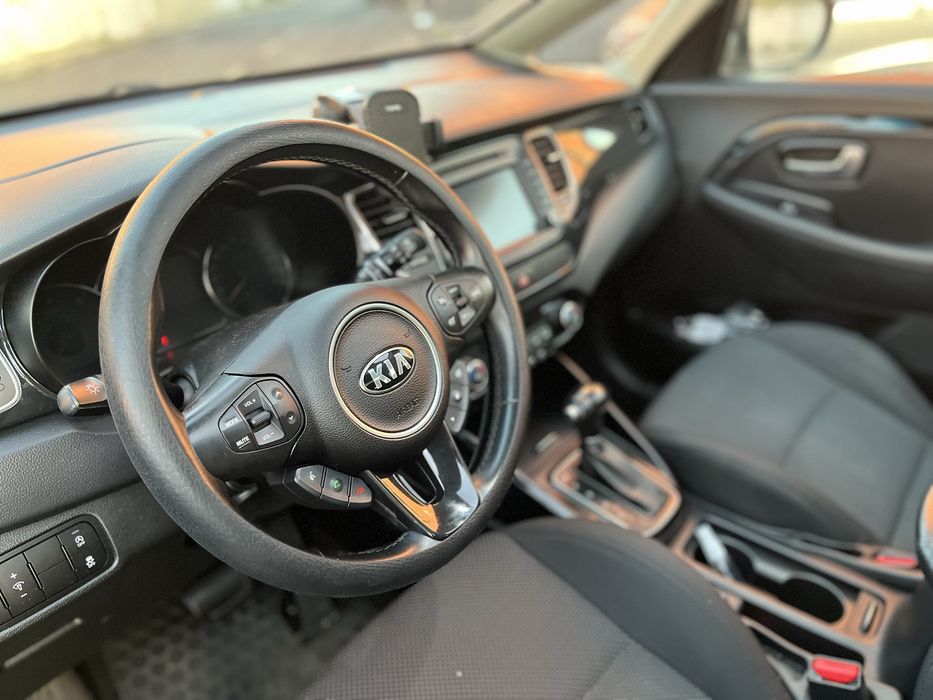 Kia Carens 1.7 NACIONAL - Cx. Automática - 7 lugares