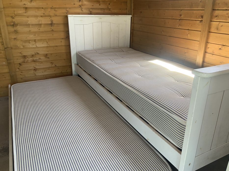 Quarto completo Criança cama dupla + colchão + cómoda + armario excelente estado