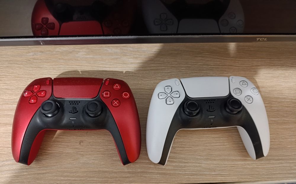 PS5 + 2 DualSense Controllers + 4 Games64750574648963121