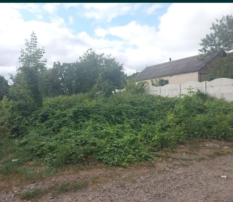 Продам земельный участок с домиком