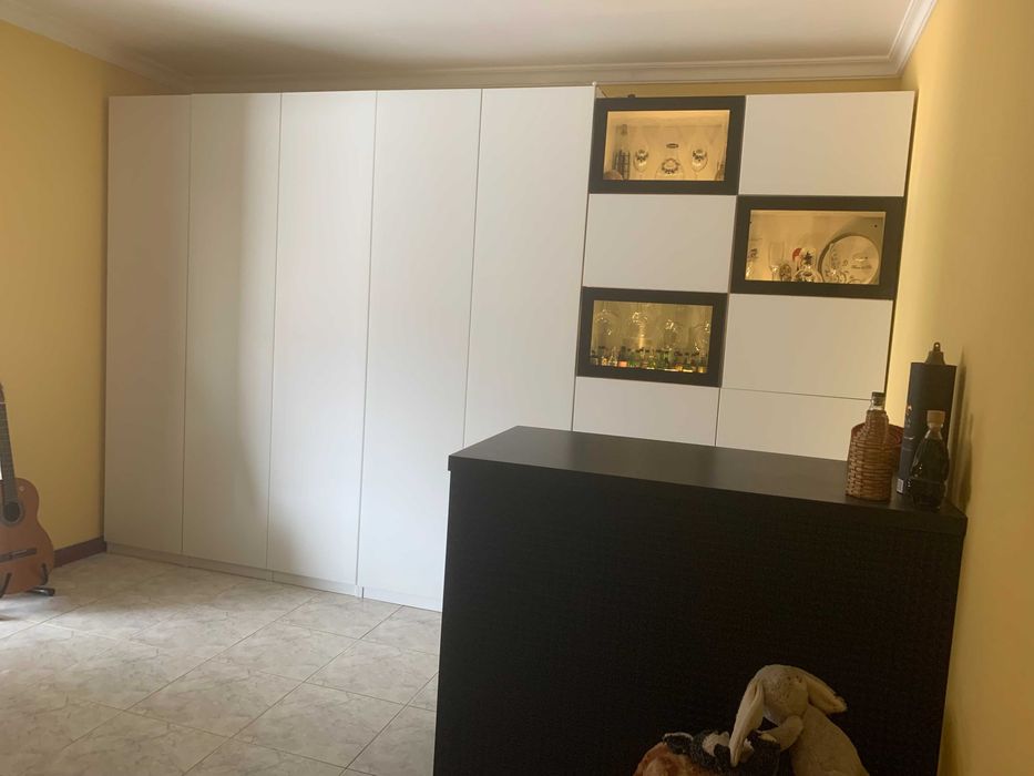 Móvel branco IKA e balcão