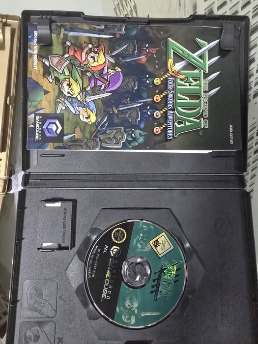 Zelda gamecube: windwaker ( limited edition) e FourSwords Adventures