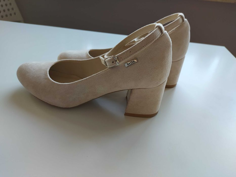 beżowe, zamszowe czółenka roz. 36 Brilu