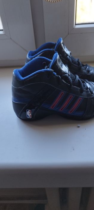 Buty adidas NBA dla chłopca