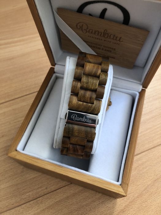 Relógio todo em madeira de BAMBUU unissexo