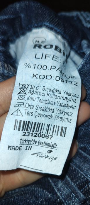 Продам новые джинсы на девочку.