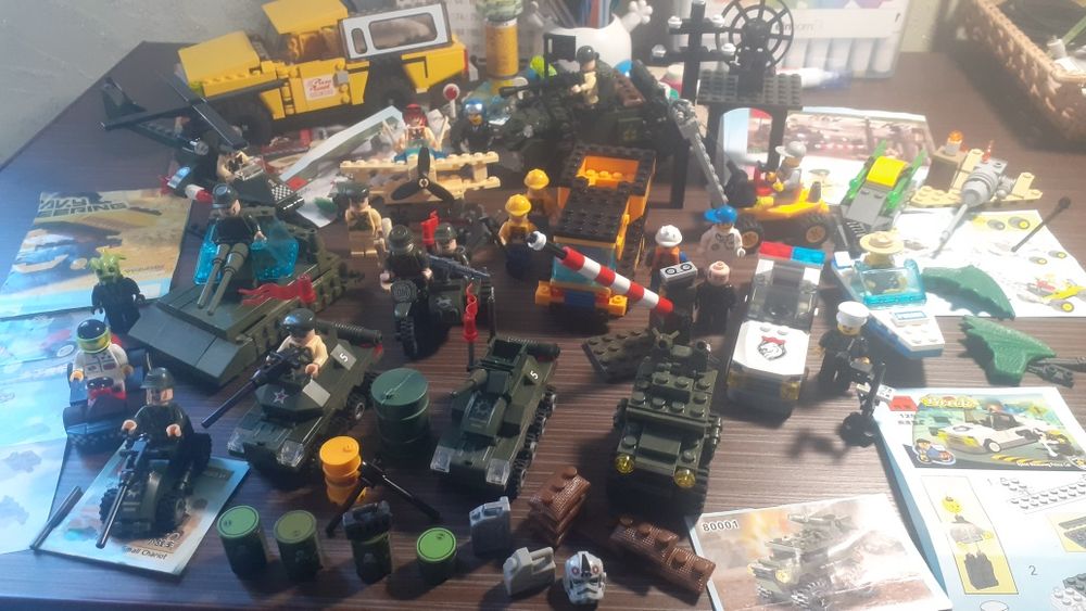 Лего іграшка ...