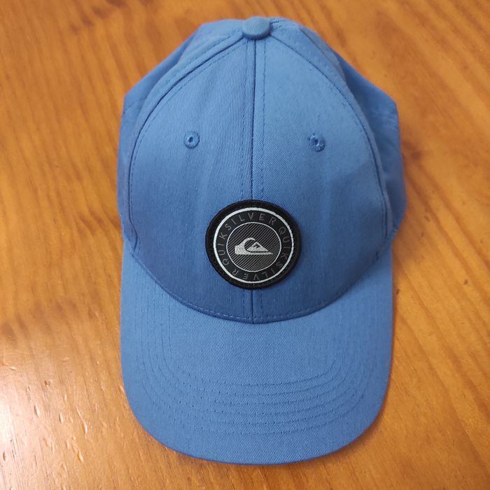 Vendo 2 chapéus marca SuperDry e QuickSilver