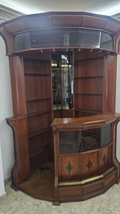 Bar com 2 bancos, cerejeira.