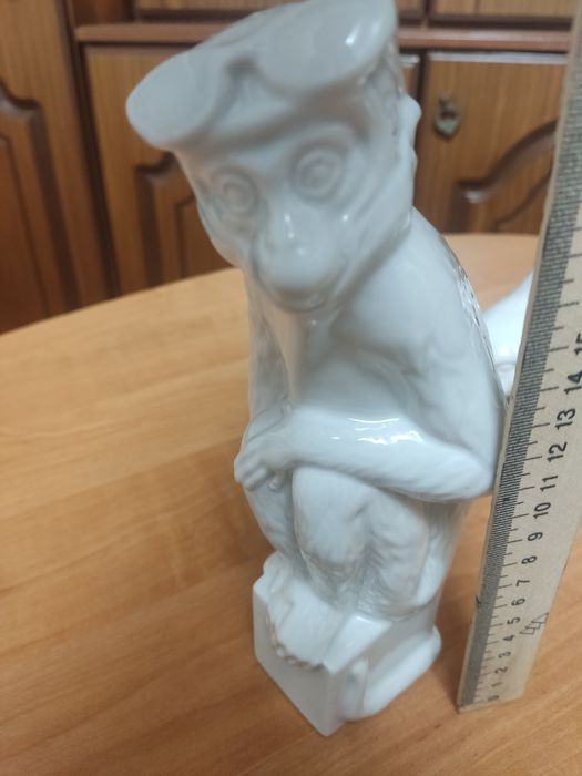 Статуетки. Кіт. Мавпа. Білі. Коростень фарфор