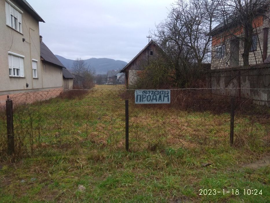 Земельна ділянка під будівництво.