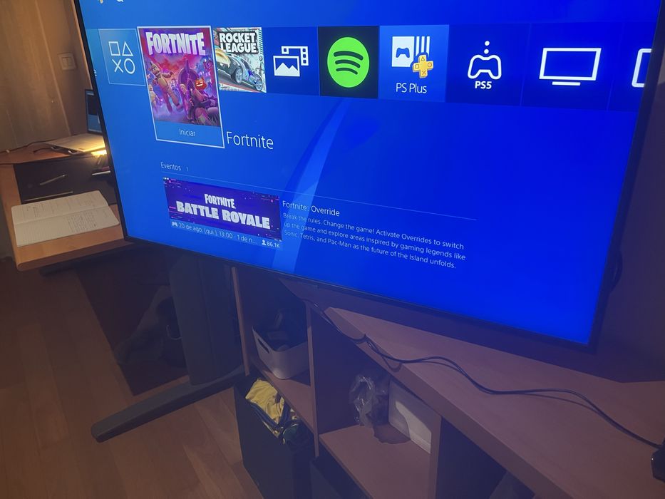 PS4 Pro em estado Novo