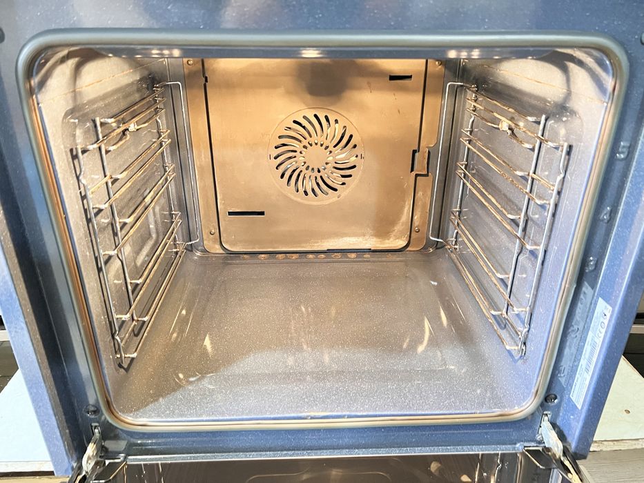 Духовка чорна Samsung (Малайзія)