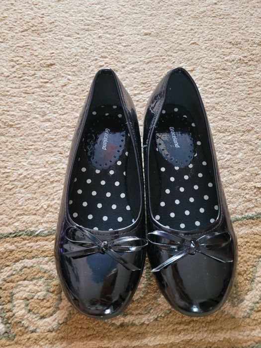 Взуття кросівки чешки балетки для дівчинки