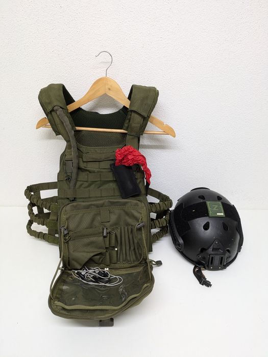 Colete+ cantil + bolsa frontal + capacete