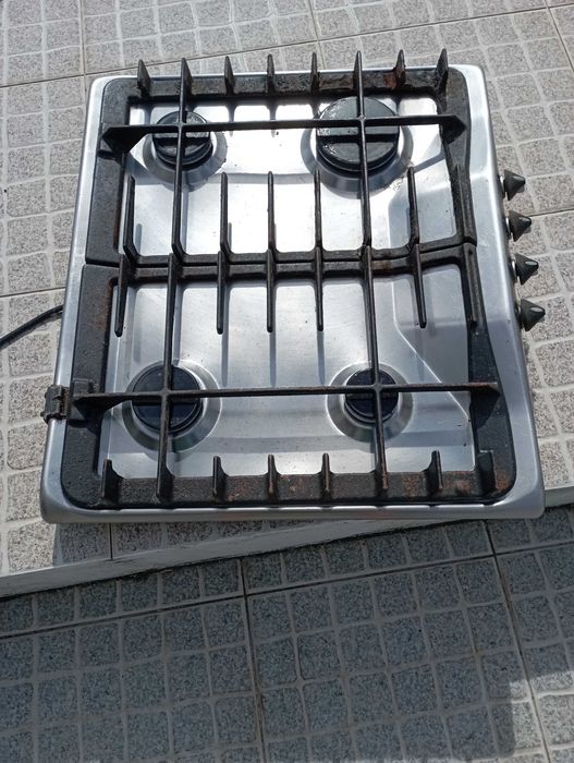 Placa a gás Zanussi em bom estado.