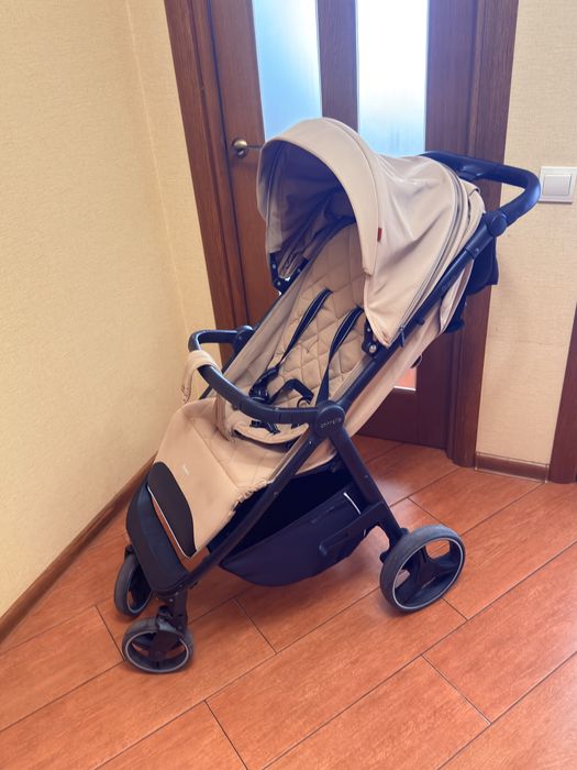 Прогулянкова коляска Carrello Bravo