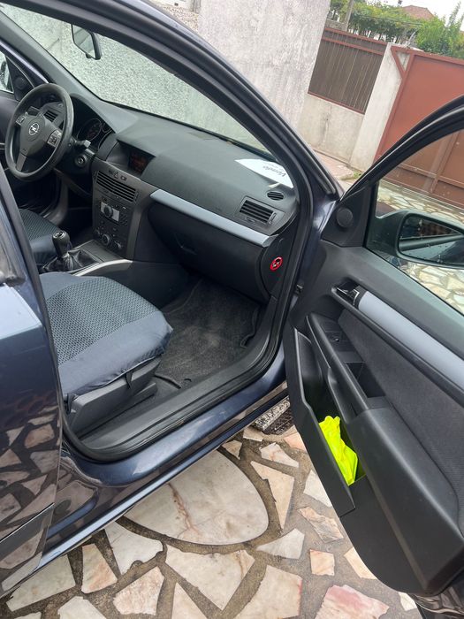 Opel Astra 1.3 CDTI (90 cv) - 2006 - Excelente Estado Vendo Opel Astra 1.3 CDTI a gasóleo, em ótimo estado de conservação, muito económico.