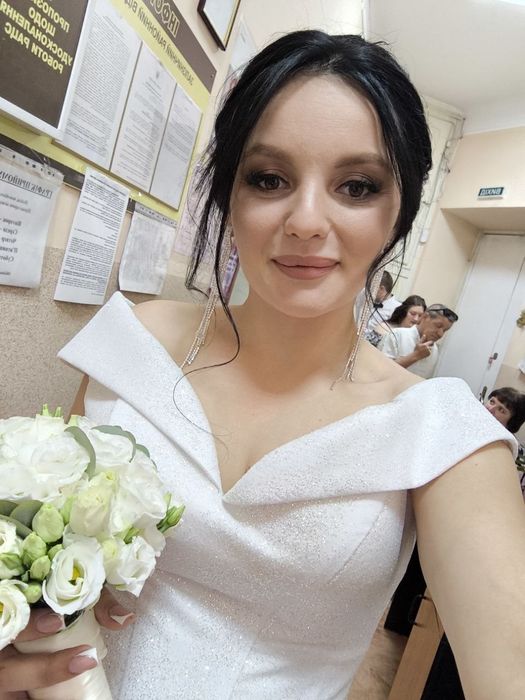 Весільна сукня у гарному стані