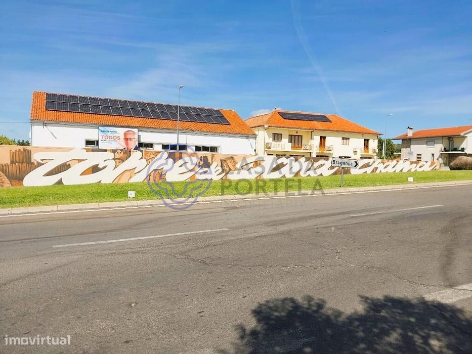No centro de Torre de D. Chama, moradia com mais de 1500m2 de terreno