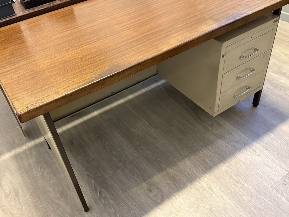 Secretária industrial