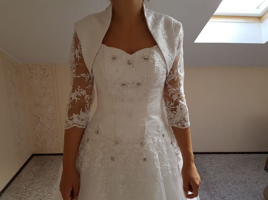 Suknia ślubna snieżnobiala roz 38-40