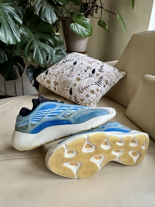 Adidas Yeezy 700 v3 Arzareth Orginał buty stan bardzo dobry roz 47 1/3