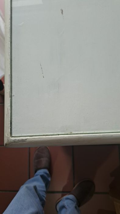 Secretaria branco decapê com cadeira
