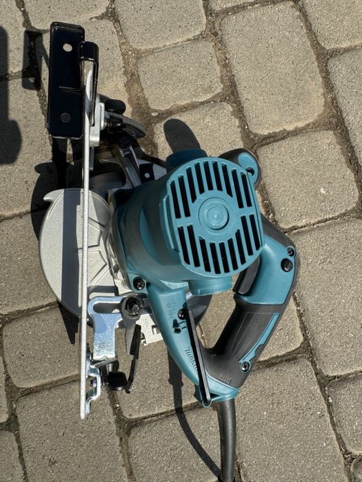 Дискова пила makita HS6601 паркетка циркулярна пила
