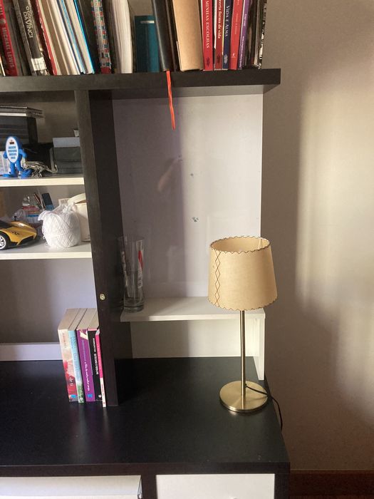 Estante/Secretaria de Quarto multiuso.