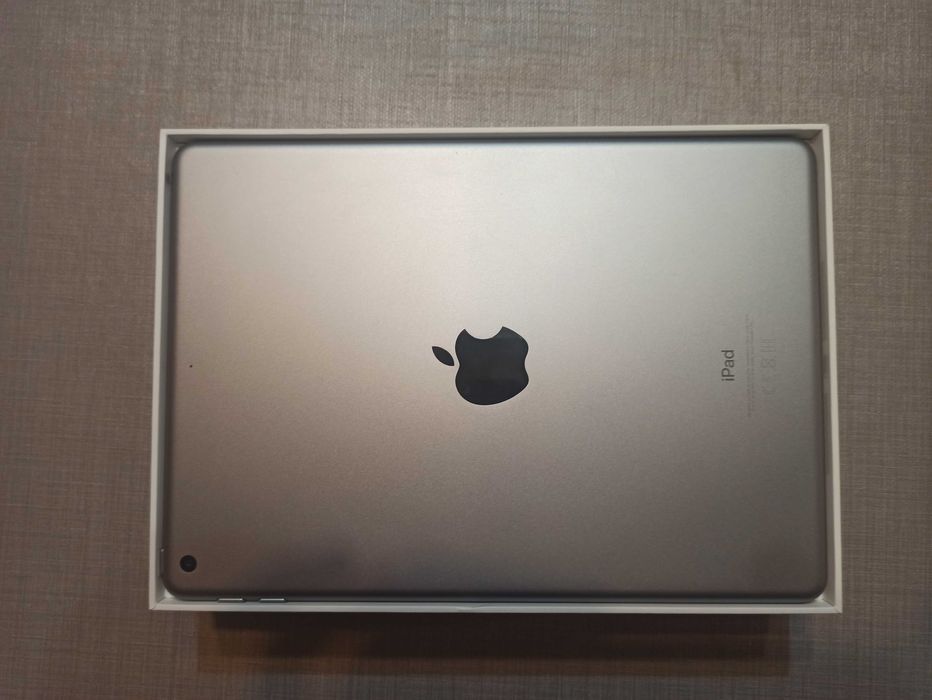 Tablet Apple iPad (6. generacji) 32 GB A1893 + Rysik