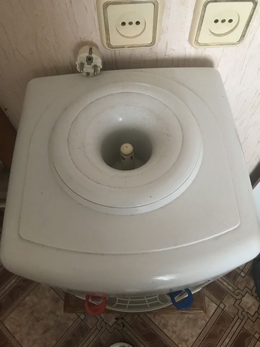 Кулер для нагріву та охолодження води