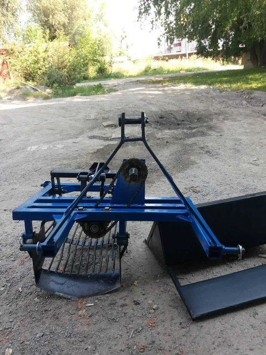Продам хорошу копалку до тракора, під ВОМ, вібраційна.