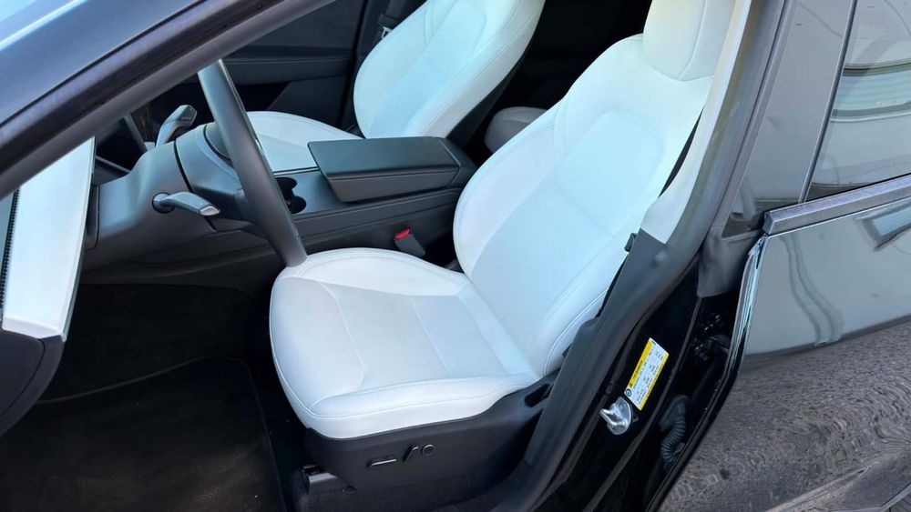 Tesla Model Y — fotografia 8