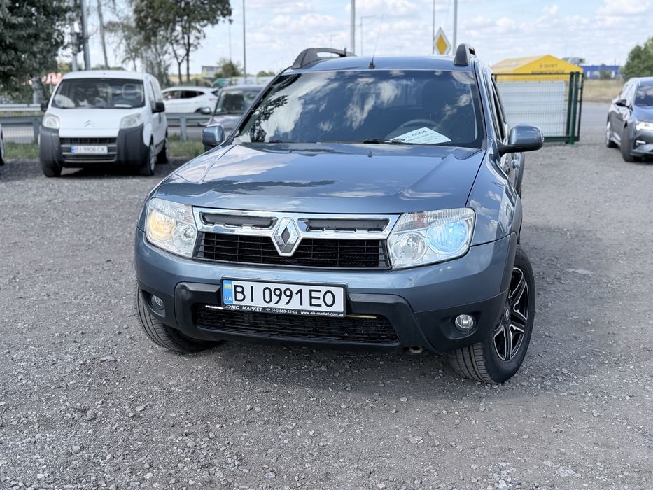 Renault Duster 2011 р 1.6 газ бензин