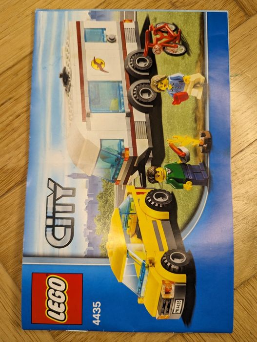 Klocki LEGO 4435 samochód z przyczepą kempingową