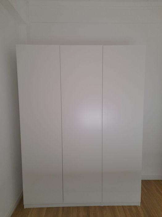 Como Novo - Roupeiro IKEA 3 Portas