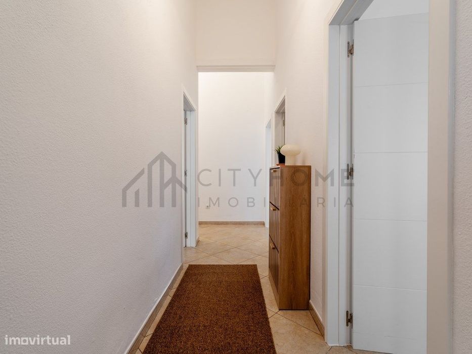 Moradia T3 Remodelada e Mobilada com Espaço Exterior em Guia, Albuf...