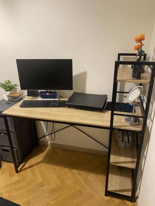 Biurko  z regałem