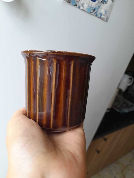 Kubek czekoladowy brąz bez ucha w paski porcelit Pruszków