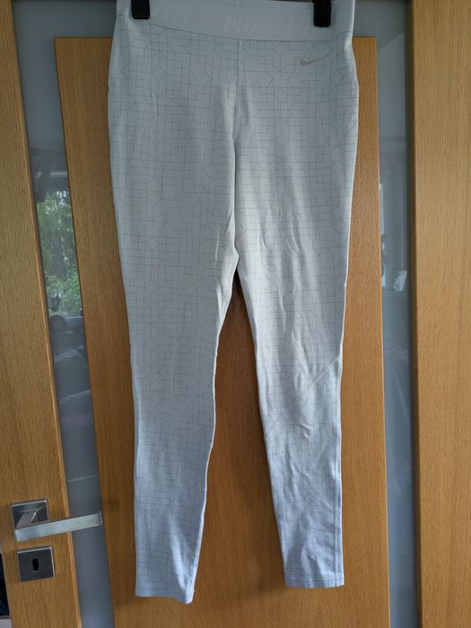 Leginsy Nike r.S