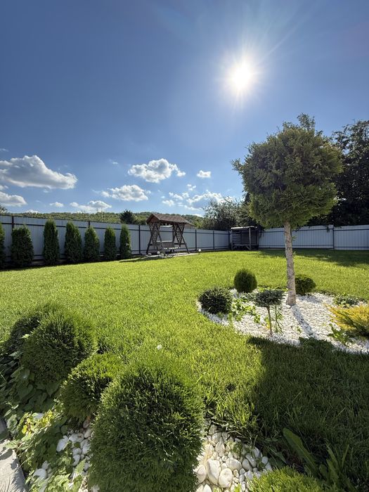 Продам Дом с гаражем(с комуникациями) 12 соток