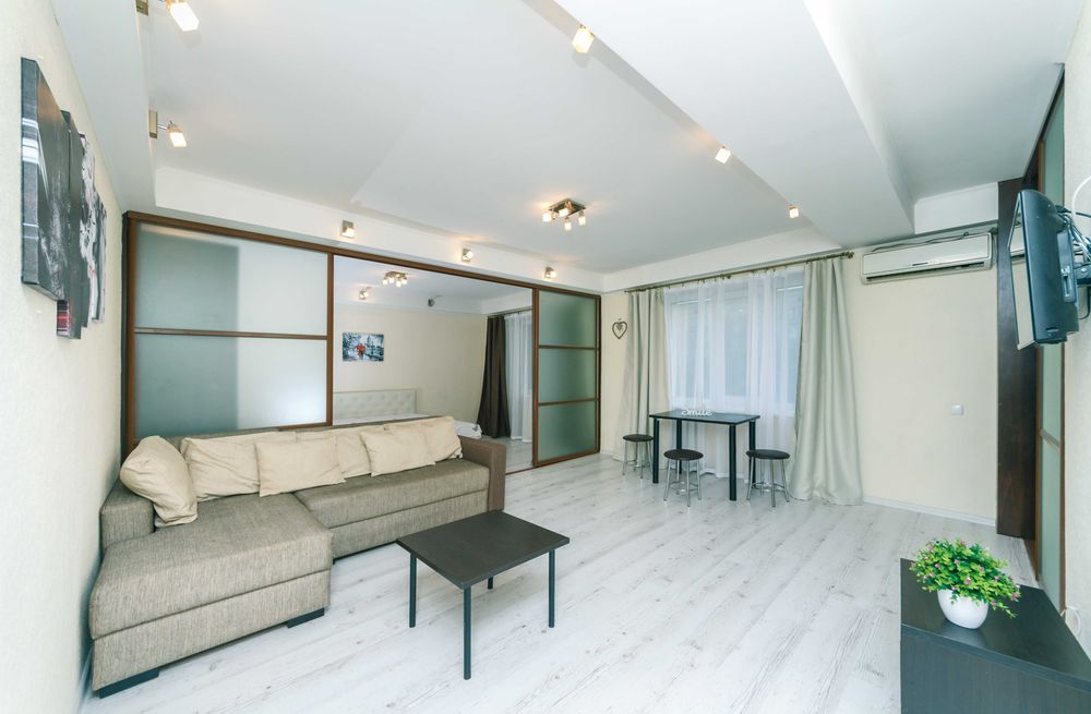 Центр./ Крещатик -- 10 хв./ Арена-СІті./.Гуллівер.