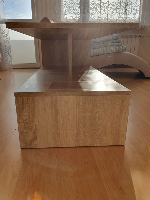 Spora ława salonowa