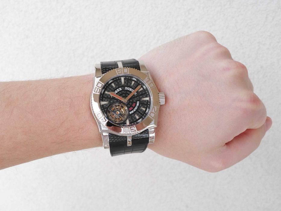 HOT Diver Tourbillon Roger Dubuis Diver Roger Dubuis Easy